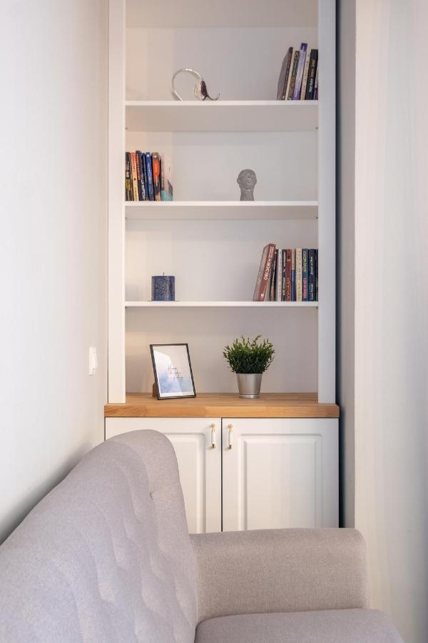 Designer & Cozy 2Bd Flat With A Parking In The City Center By Flat Mаnager Sofia Luaran gambar