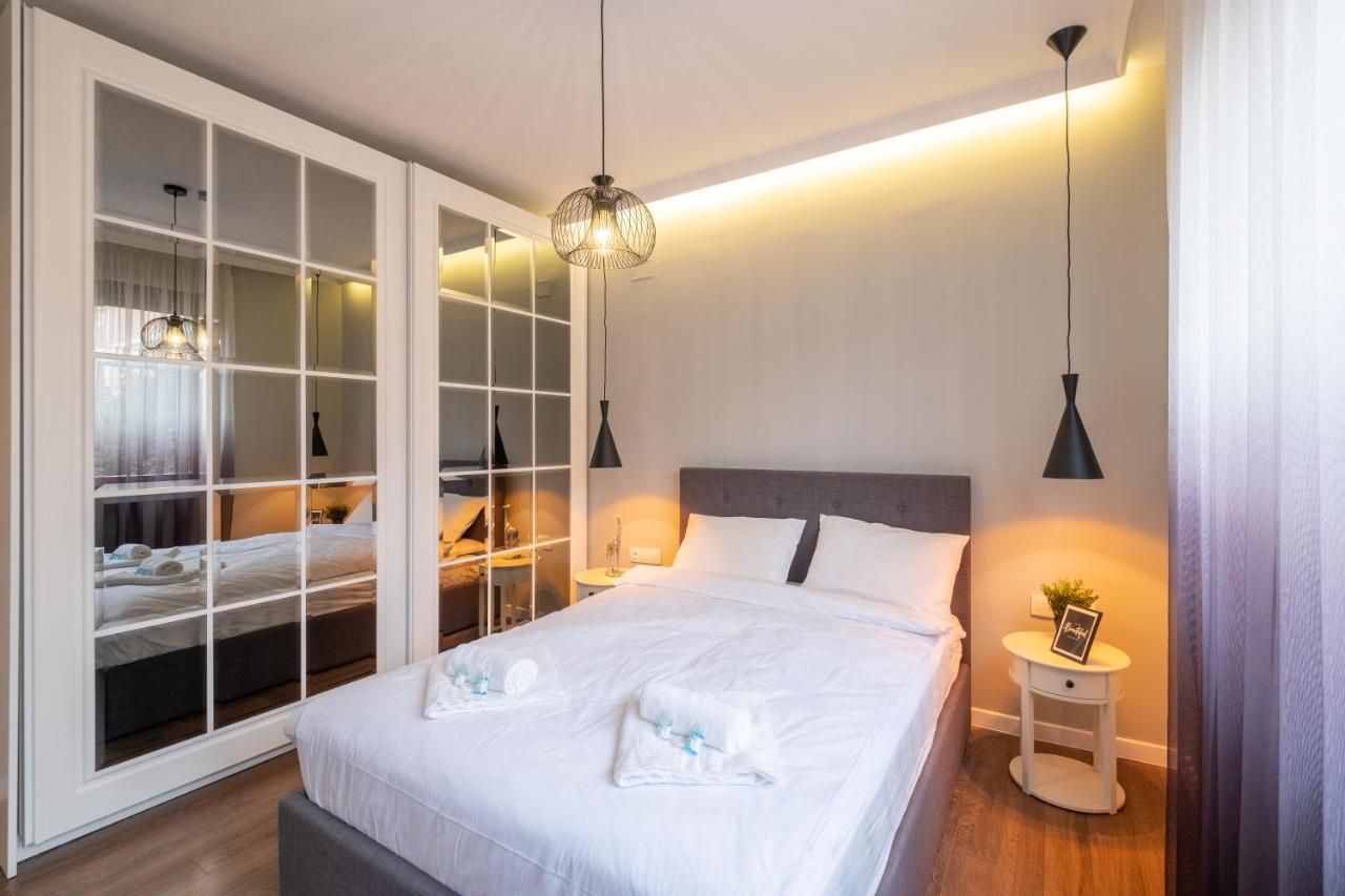 Designer & Cozy 2Bd Flat With A Parking In The City Center By Flat Mаnager Sofia Luaran gambar