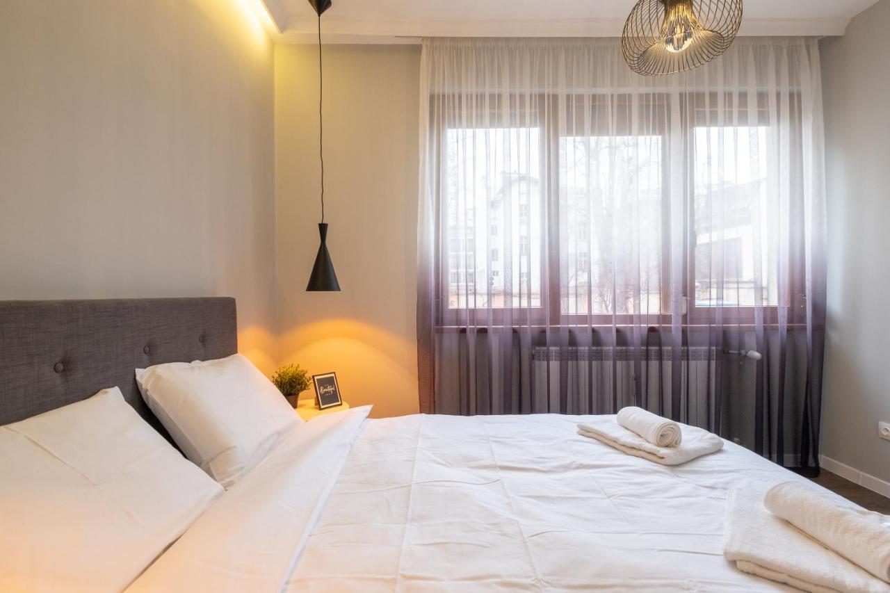 Designer & Cozy 2Bd Flat With A Parking In The City Center By Flat Mаnager Sofia Luaran gambar
