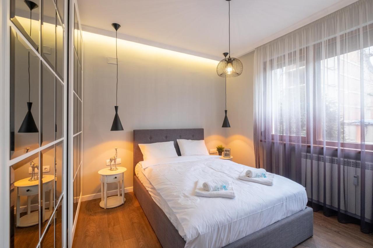 Designer & Cozy 2Bd Flat With A Parking In The City Center By Flat Mаnager Sofia Luaran gambar