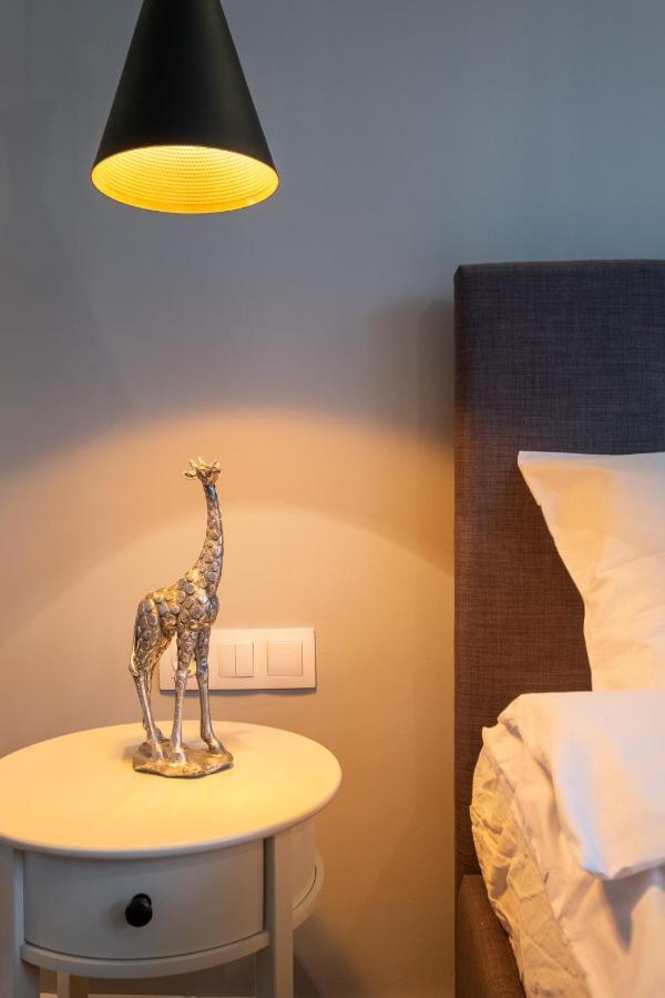 Designer & Cozy 2Bd Flat With A Parking In The City Center By Flat Mаnager Sofia Luaran gambar