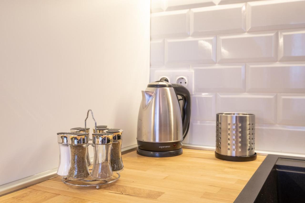 Designer & Cozy 2Bd Flat With A Parking In The City Center By Flat Mаnager Sofia Luaran gambar