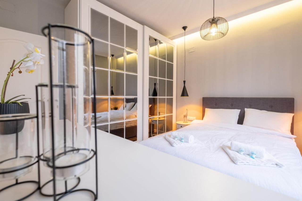 Designer & Cozy 2Bd Flat With A Parking In The City Center By Flat Mаnager Sofia Luaran gambar