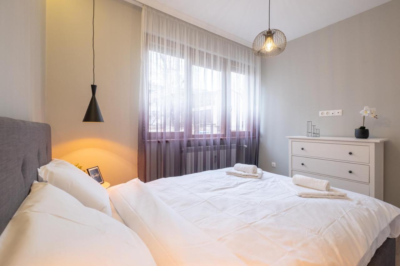 Designer & Cozy 2Bd Flat With A Parking In The City Center By Flat Mаnager Sofia Luaran gambar
