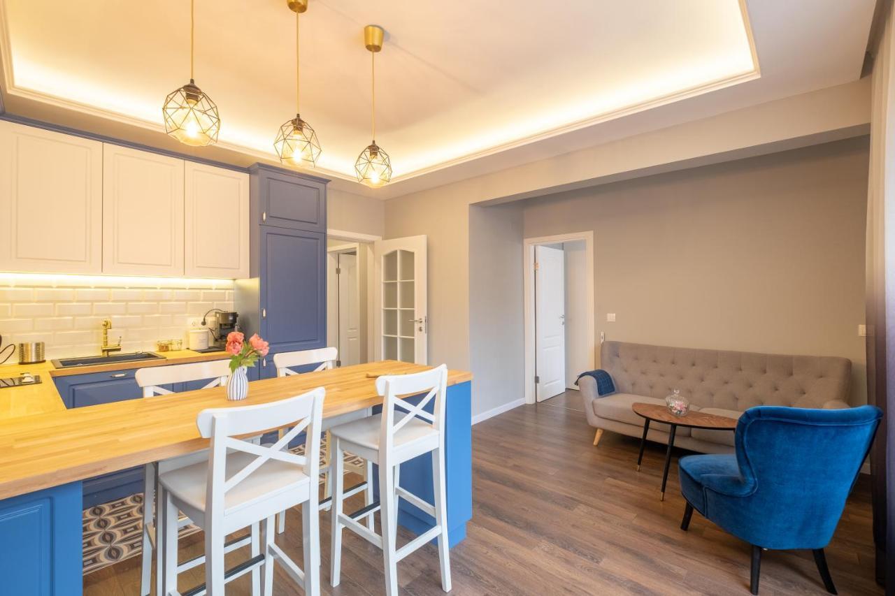 Designer & Cozy 2Bd Flat With A Parking In The City Center By Flat Mаnager Sofia Luaran gambar