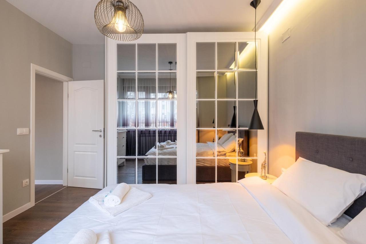Designer & Cozy 2Bd Flat With A Parking In The City Center By Flat Mаnager Sofia Luaran gambar